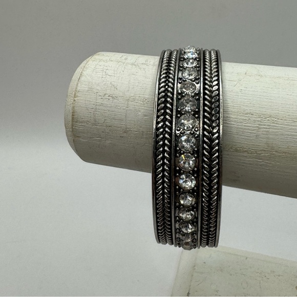 Silver cuff bracelet with rope texture and sparkling clear rhinestones - Picture 3 of 8